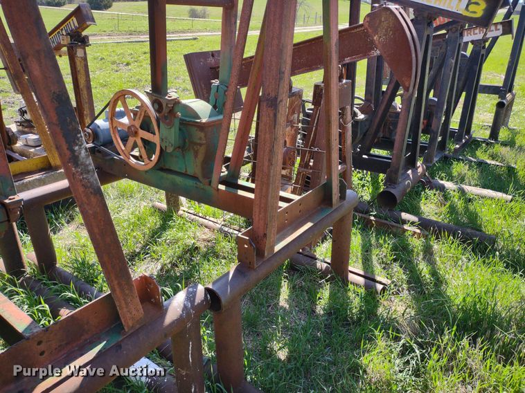 image for item DQ1633 (24) pump jacks
