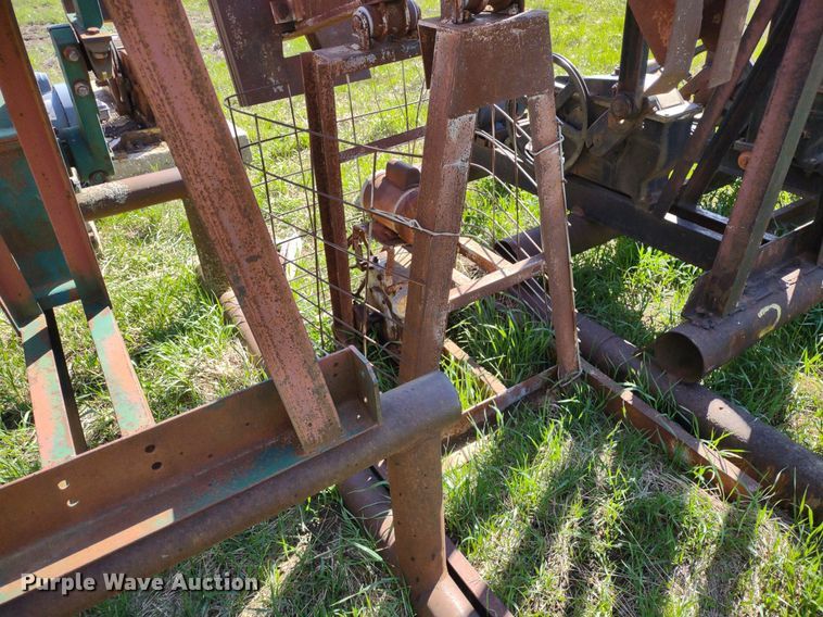 image for item DQ1633 (24) pump jacks