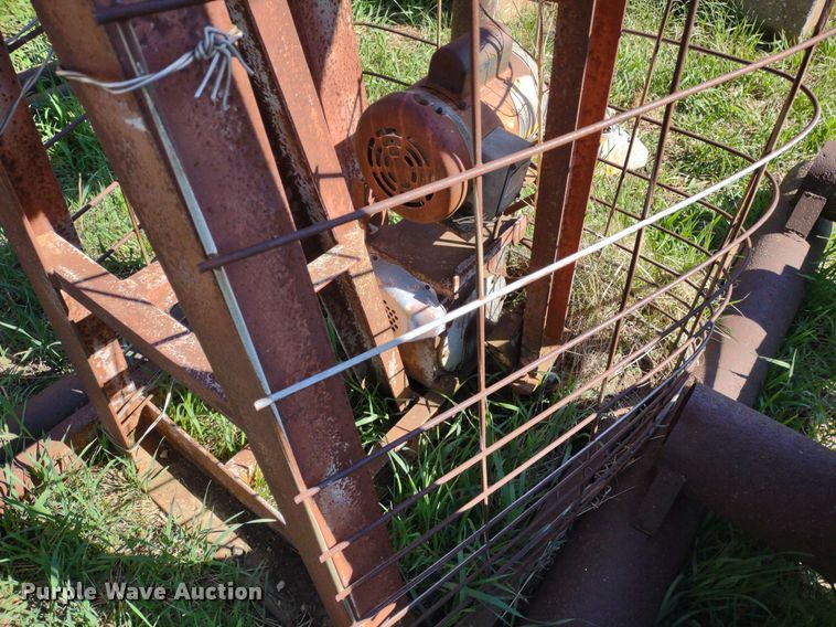 image for item DQ1633 (24) pump jacks