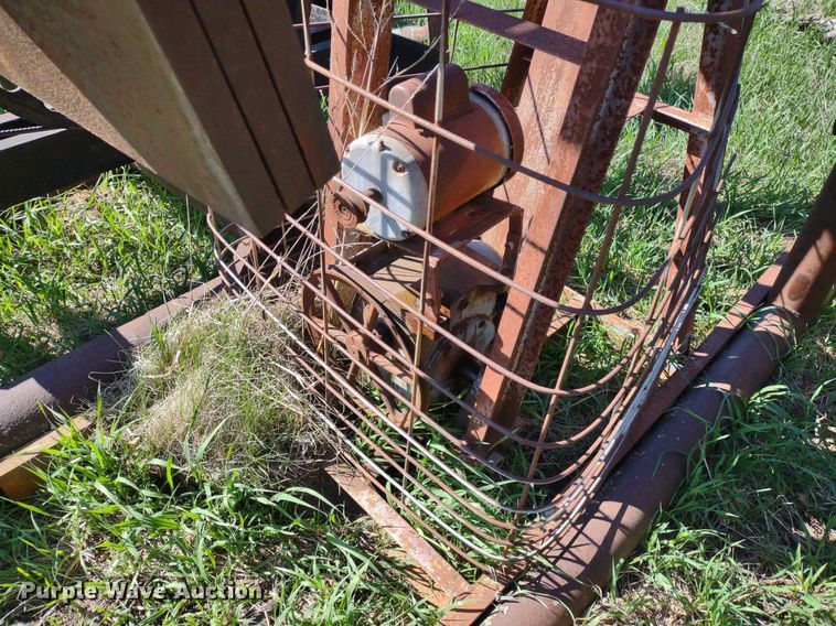 image for item DQ1633 (24) pump jacks