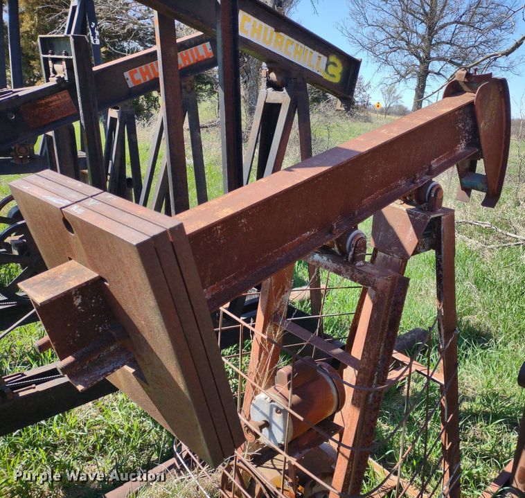 image for item DQ1633 (24) pump jacks