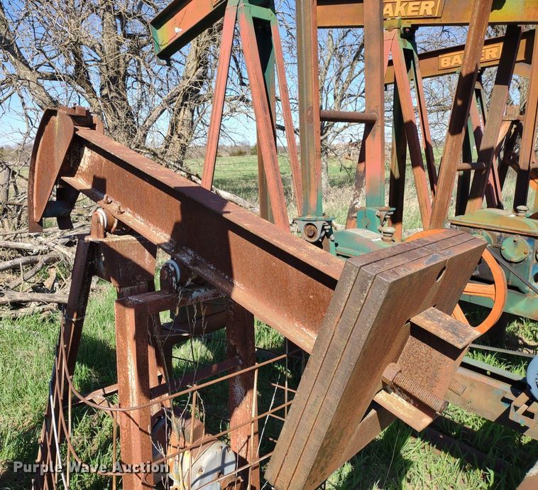 image for item DQ1633 (24) pump jacks