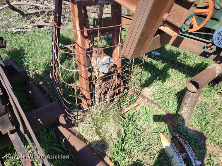 image for item DQ1633 (24) pump jacks