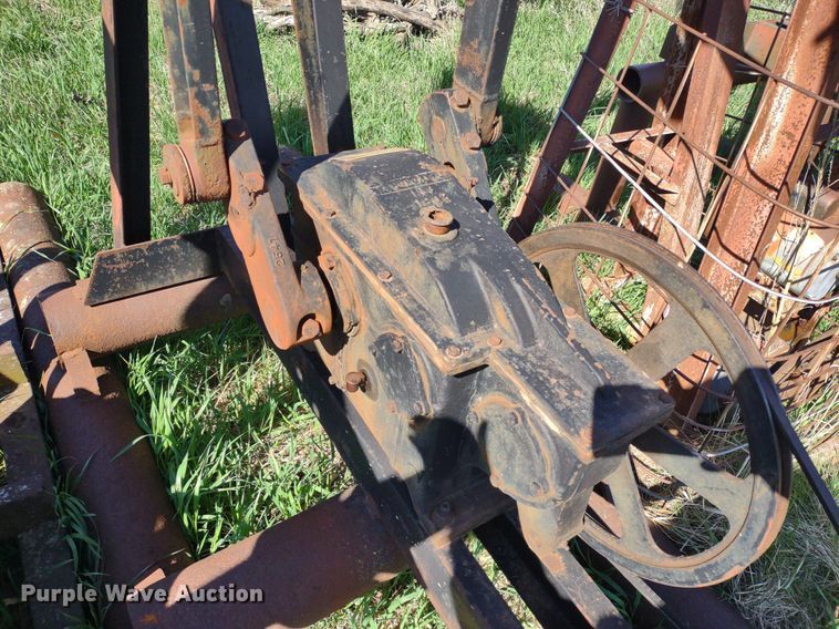 image for item DQ1633 (24) pump jacks