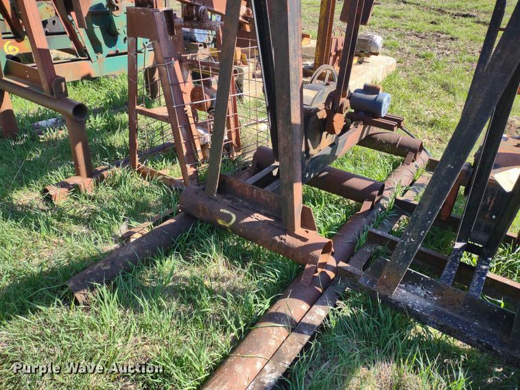 image for item DQ1633 (24) pump jacks