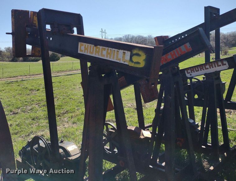 image for item DQ1633 (24) pump jacks