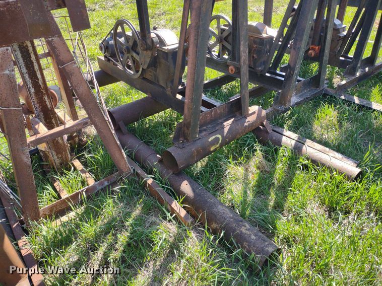 image for item DQ1633 (24) pump jacks