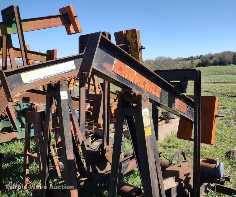 image for item DQ1633 (24) pump jacks