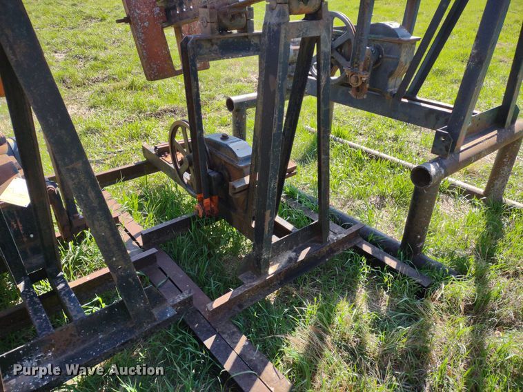 image for item DQ1633 (24) pump jacks