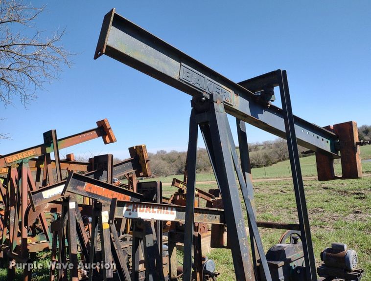 image for item DQ1633 (24) pump jacks