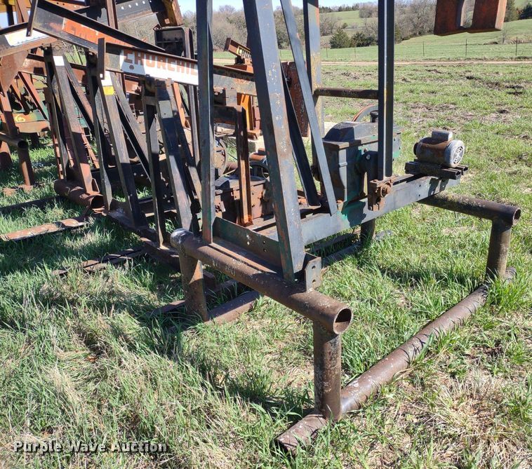 image for item DQ1633 (24) pump jacks