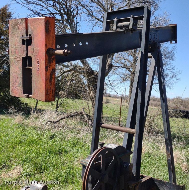 image for item DQ1633 (24) pump jacks