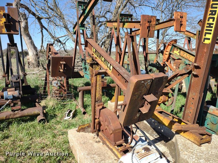 image for item DQ1633 (24) pump jacks