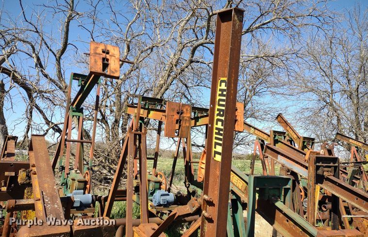 image for item DQ1633 (24) pump jacks