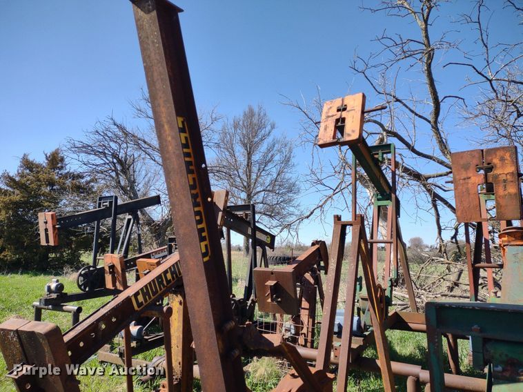 image for item DQ1633 (24) pump jacks