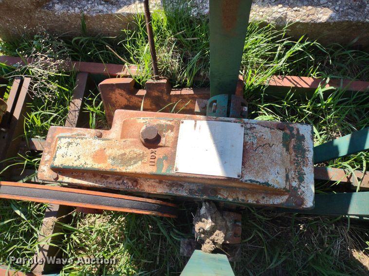 image for item DQ1633 (24) pump jacks