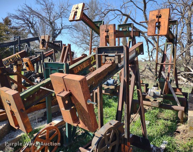 image for item DQ1633 (24) pump jacks