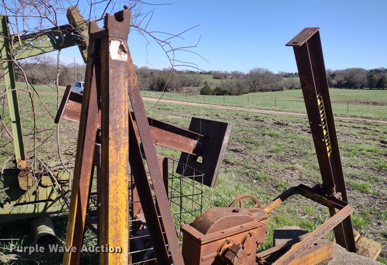 image for item DQ1633 (24) pump jacks