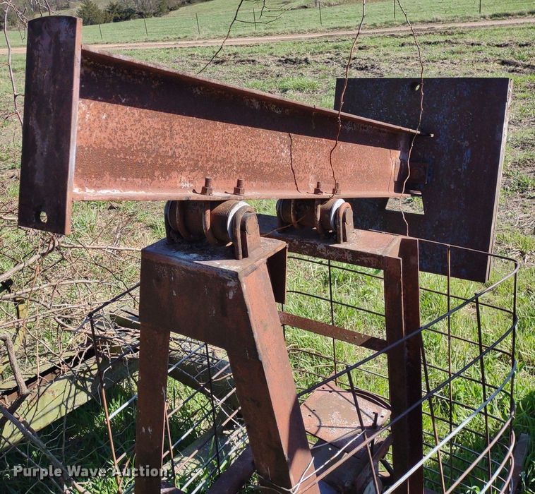 image for item DQ1633 (24) pump jacks