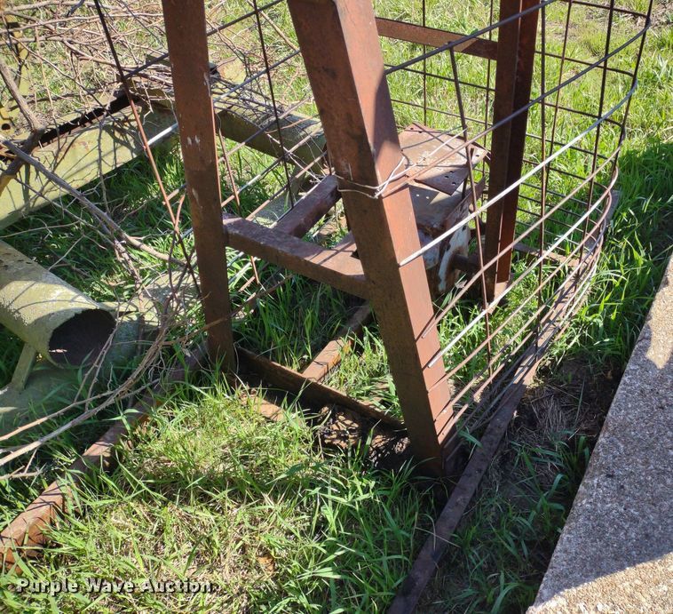 image for item DQ1633 (24) pump jacks