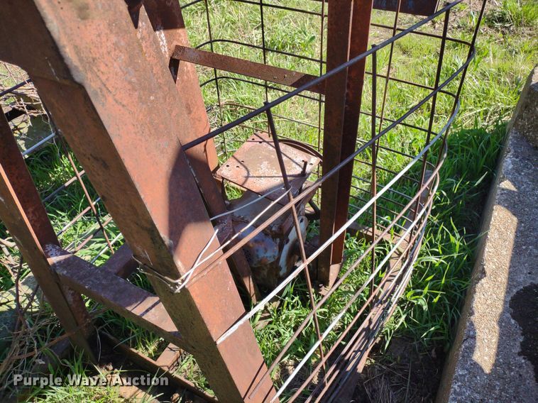 image for item DQ1633 (24) pump jacks