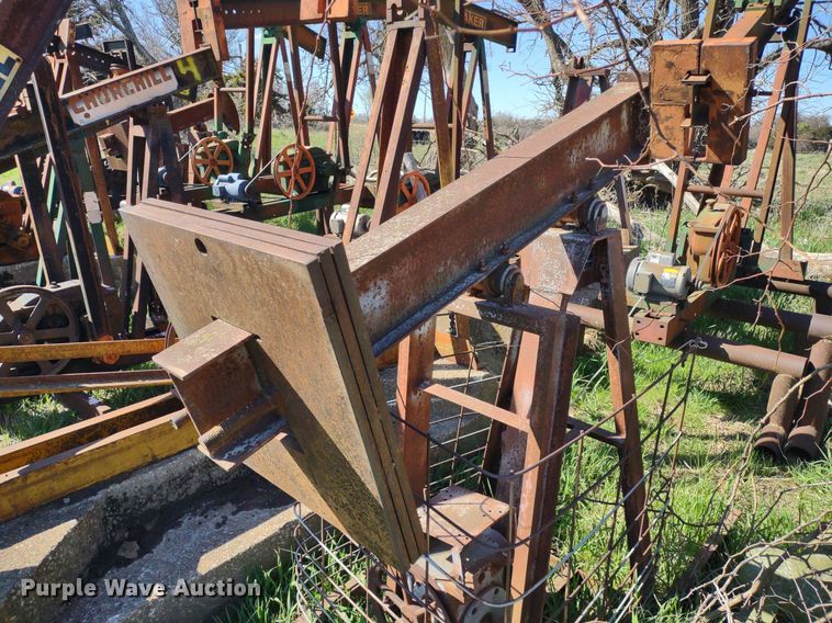 image for item DQ1633 (24) pump jacks