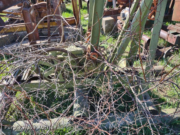 image for item DQ1633 (24) pump jacks