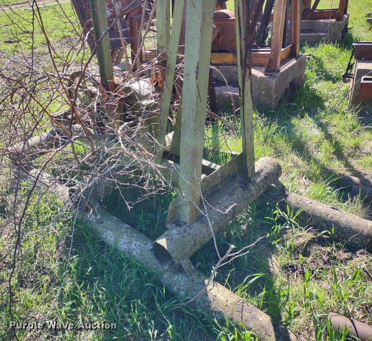 image for item DQ1633 (24) pump jacks