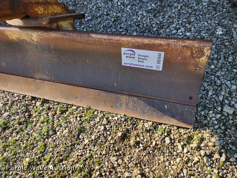 image for item DQ1644 Ford 784  6'W blade
