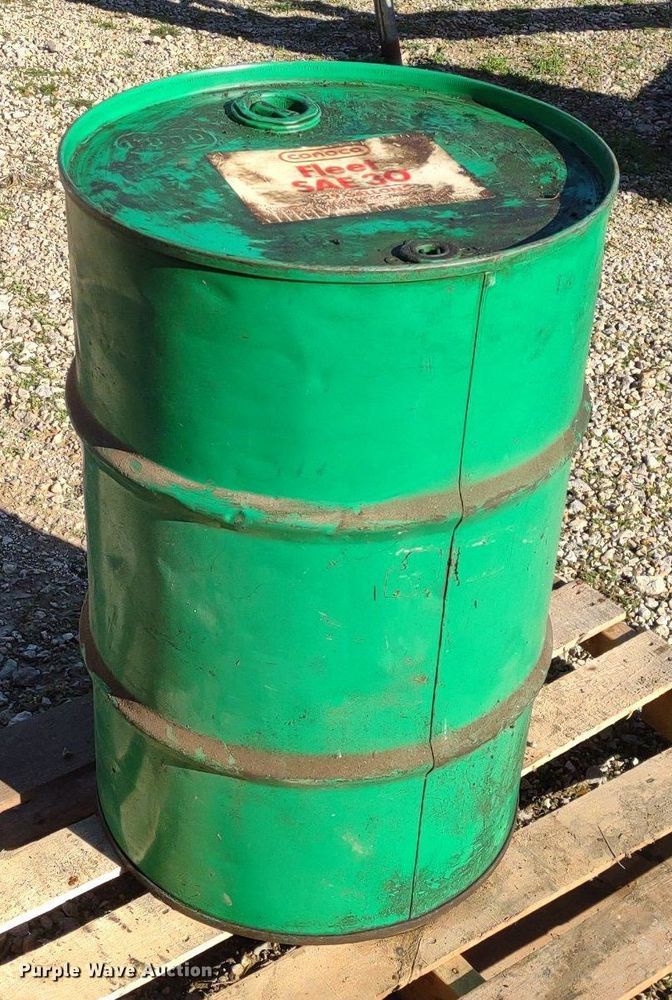 image for item DQ1648 29 gallon drum of Conoco SAE 30 oil