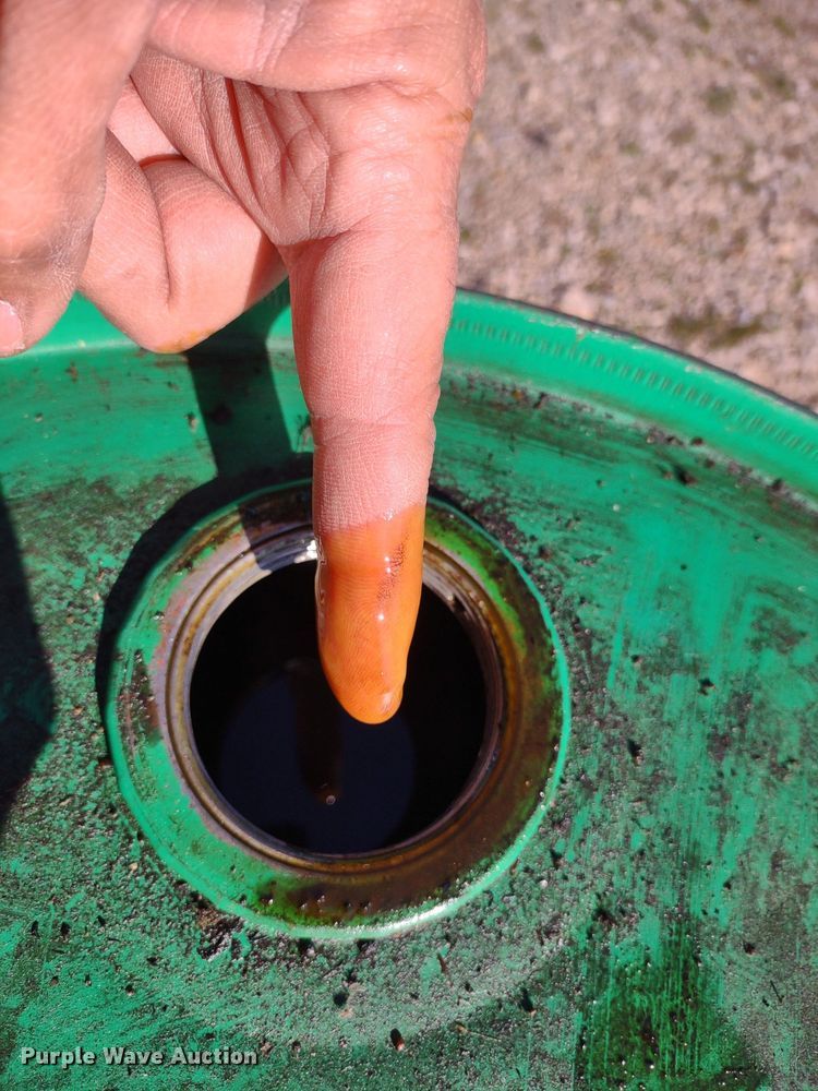 image for item DQ1648 29 gallon drum of Conoco SAE 30 oil