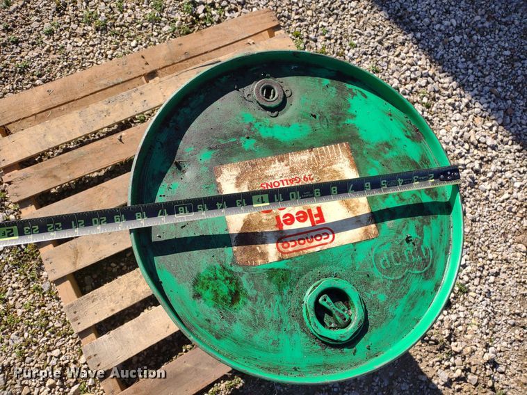 image for item DQ1648 29 gallon drum of Conoco SAE 30 oil