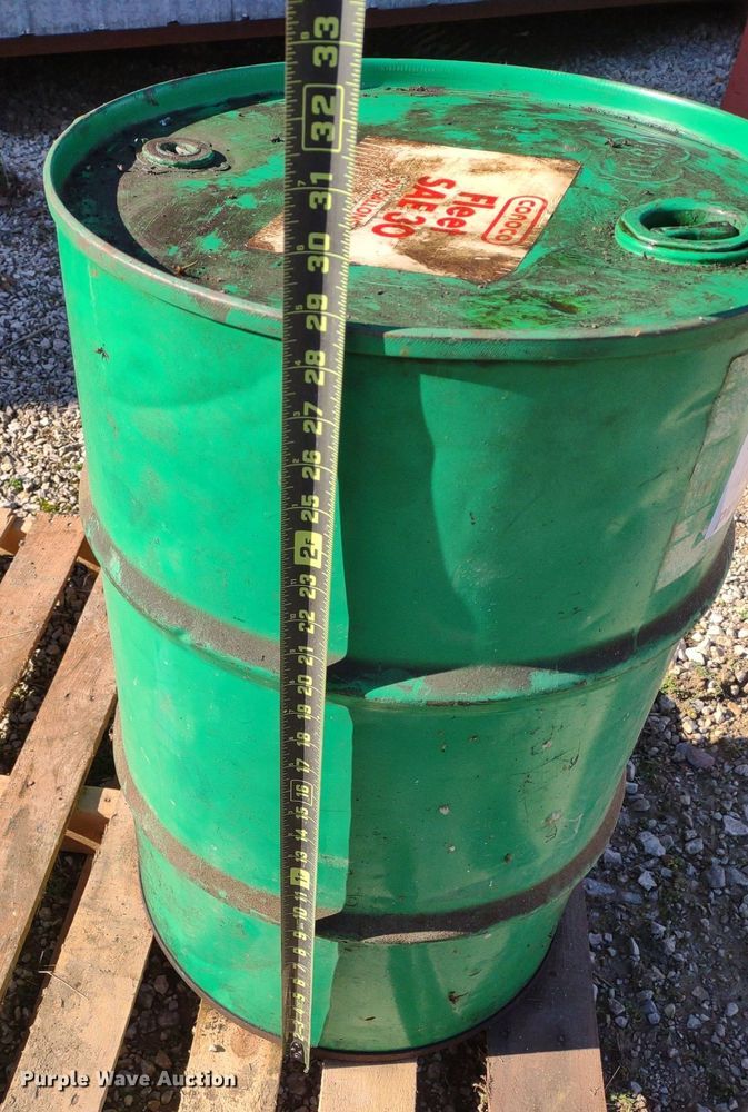 image for item DQ1648 29 gallon drum of Conoco SAE 30 oil