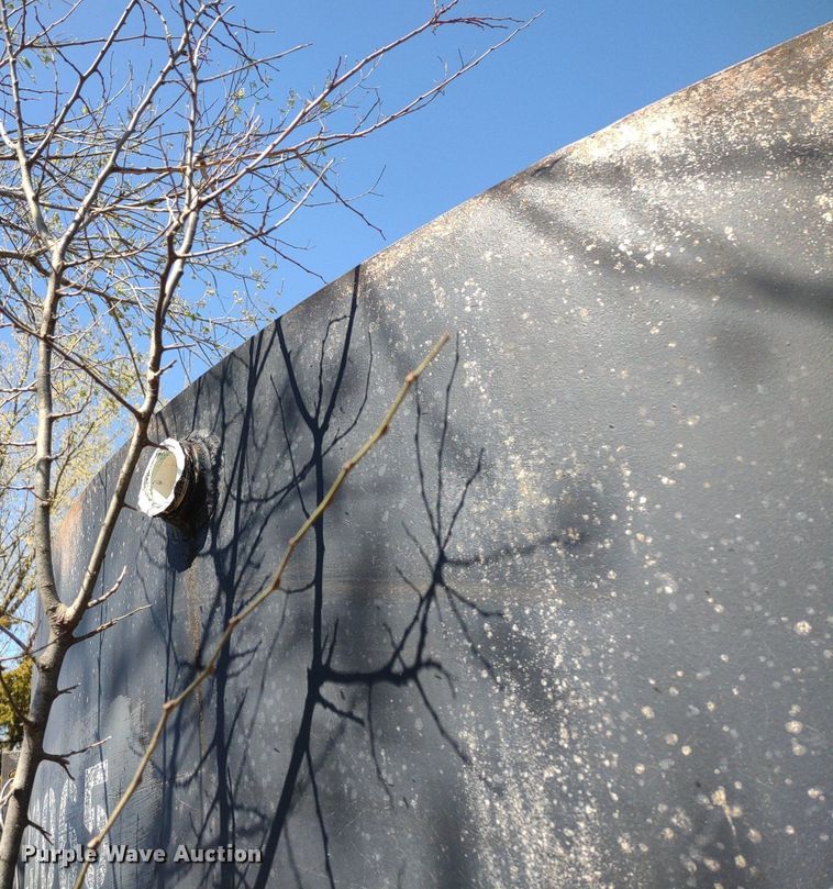 image for item DQ1670 (2) steel tanks