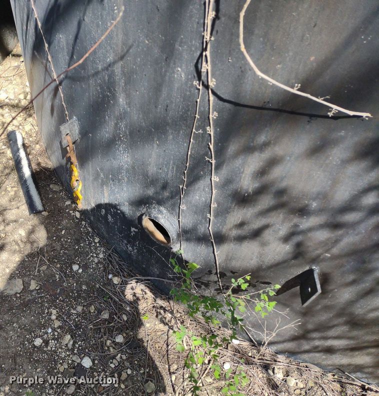 image for item DQ1670 (2) steel tanks