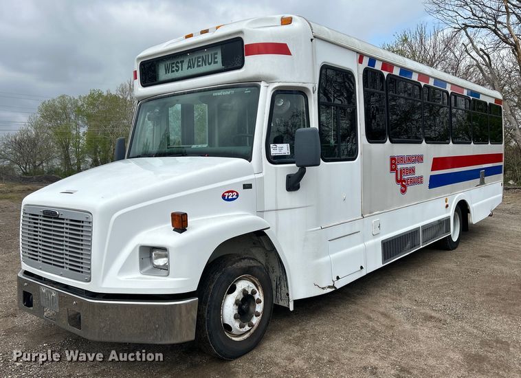 image for item DR4579 2003 Freightliner FB65  shuttle bus