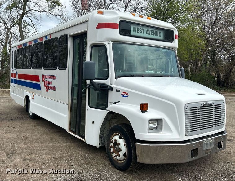 image for item DR4579 2003 Freightliner FB65  shuttle bus