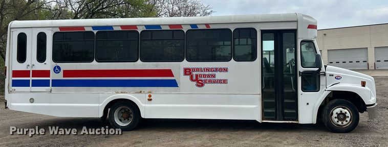 image for item DR4579 2003 Freightliner FB65  shuttle bus