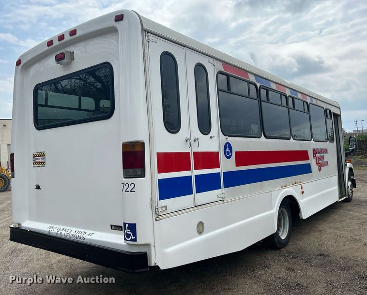 image for item DR4579 2003 Freightliner FB65  shuttle bus