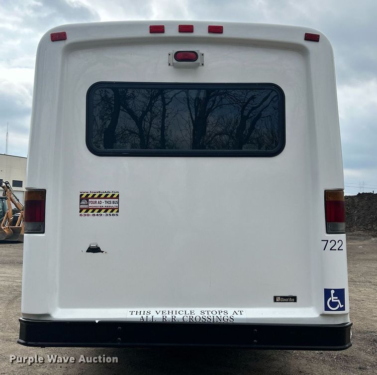 image for item DR4579 2003 Freightliner FB65  shuttle bus