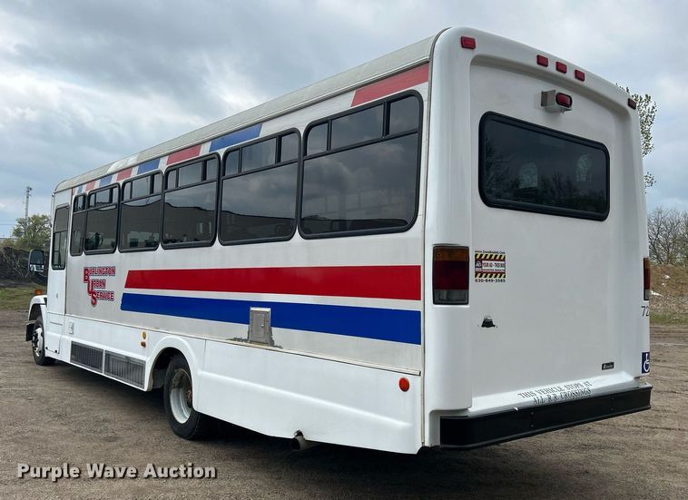 image for item DR4579 2003 Freightliner FB65  shuttle bus