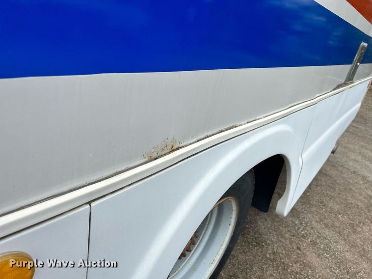 image for item DR4579 2003 Freightliner FB65  shuttle bus