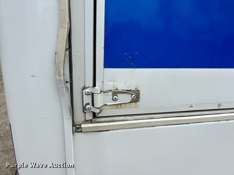 image for item DR4579 2003 Freightliner FB65  shuttle bus