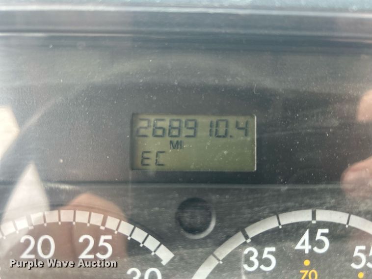 image for item DR4579 2003 Freightliner FB65  shuttle bus