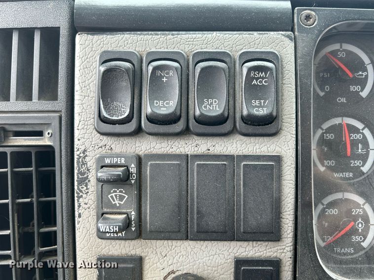 image for item DR4579 2003 Freightliner FB65  shuttle bus