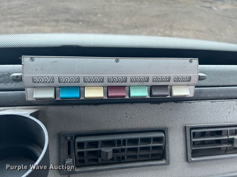 image for item DR4579 2003 Freightliner FB65  shuttle bus