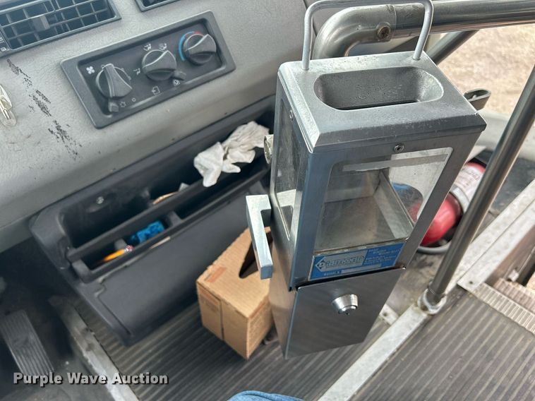 image for item DR4579 2003 Freightliner FB65  shuttle bus