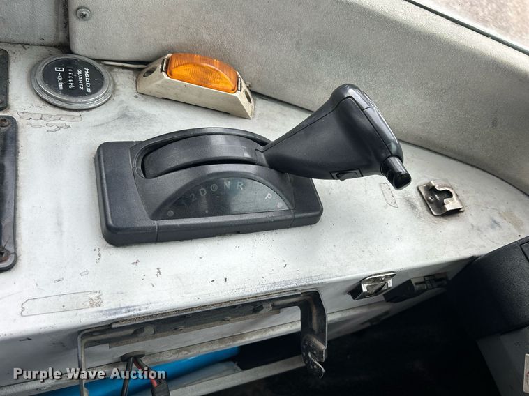 image for item DR4579 2003 Freightliner FB65  shuttle bus