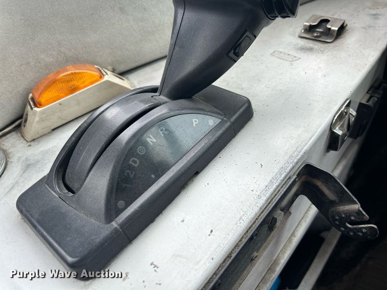 image for item DR4579 2003 Freightliner FB65  shuttle bus