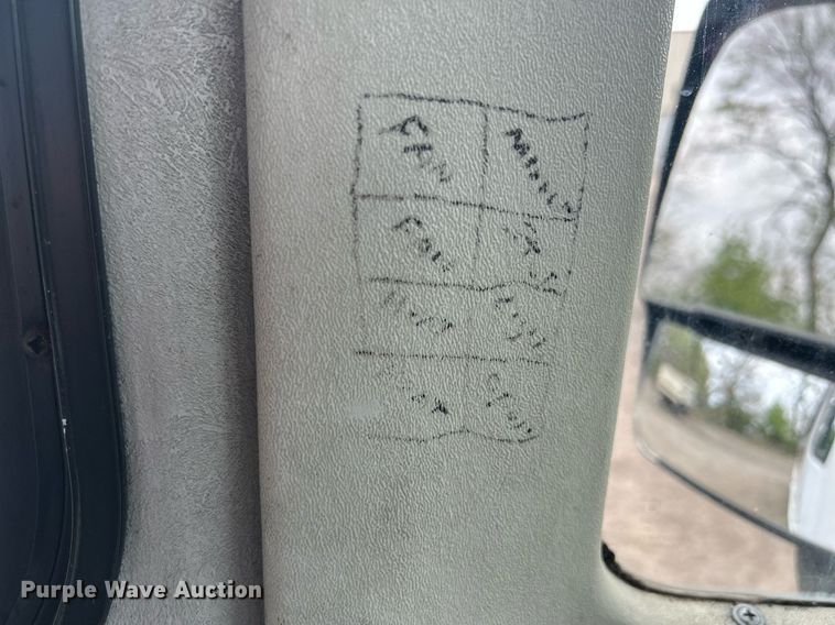 image for item DR4579 2003 Freightliner FB65  shuttle bus